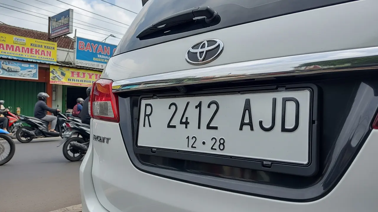 Ilustrasi Tanda Nomor Kendaraan Plat R