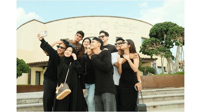 6 Potret Manis Pemain Timnas dan Pasangan Jalan-Jalan di Qatar Usai Bertanding