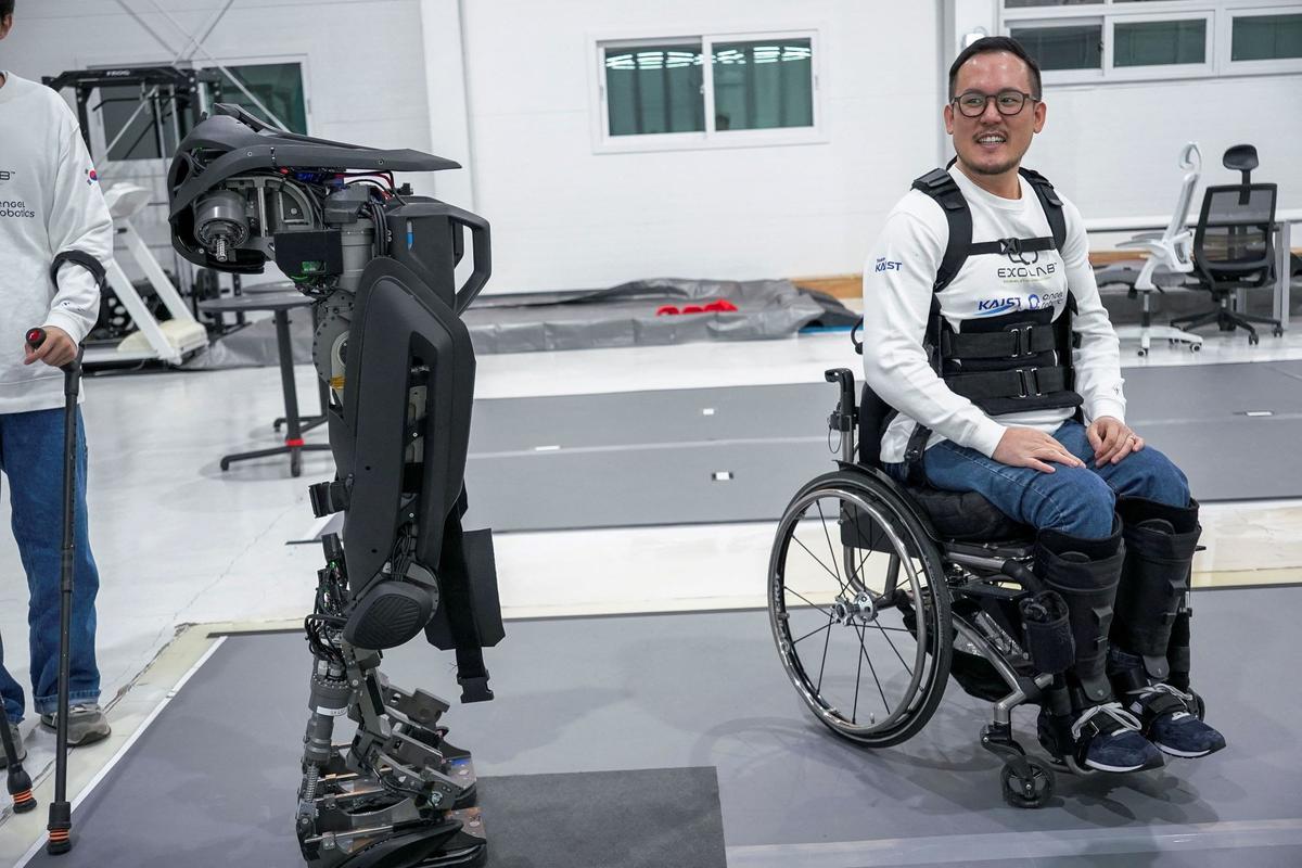 Robot Iron Man buatan Korea Selatan untuk bantu penderita lumpuh bisa berjalan
