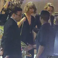 Taylor Swift (via aceshowbiz.com)