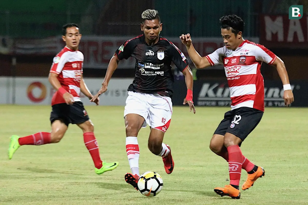 Madura United versus Persipura