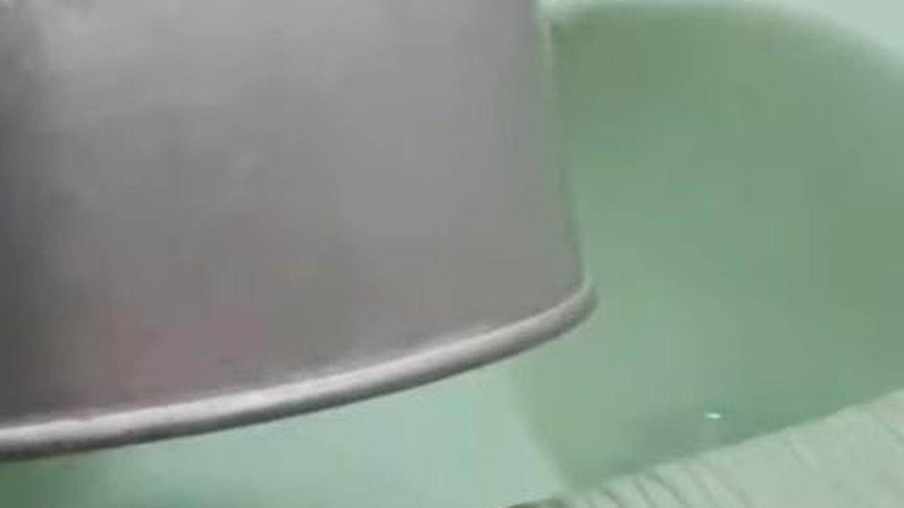 Siram WC dengan Air Panas