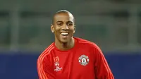Ashley Young menyebut Manchester United masih bisa tersenyum meskipun berada dalam tren negatif. (Reuters/Sergio Perez)