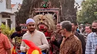 Viral Jateng: Nikahan 'Nunggang Ayam' di Solo yang Bikin Heboh