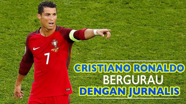 Aksi guyon Cristiano Ronaldo saat meledek wartawan pada sesi latihan Timnas Portugal di Piala Eropa 2016.