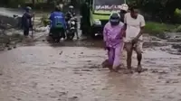 Lumpuhnya Jalan Trans Flores Akibat Banjir Lahar Dingin Gunung Lewotobi Laki-laki
