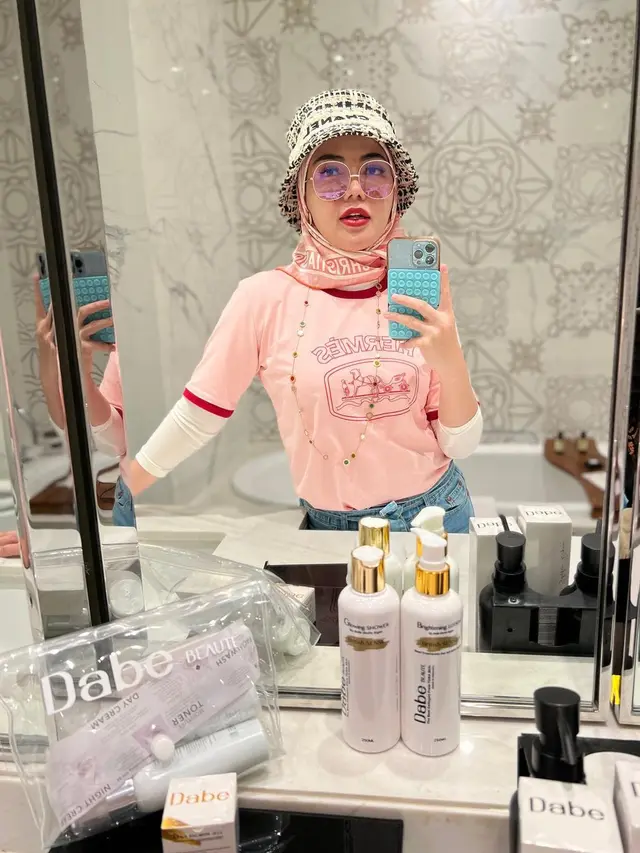 Intip Bella Shofie Pamer Gaya Hijab Pakai Topi