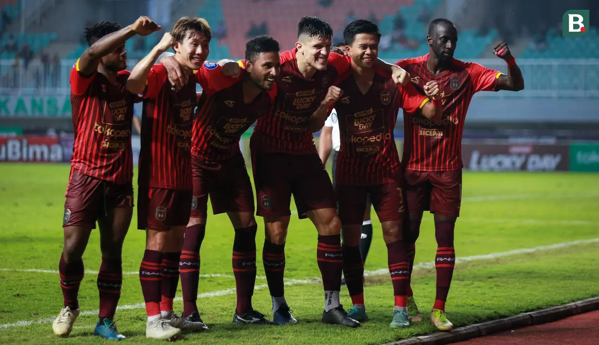 Para pemain Rans Nusantara FC merayakan gol kedua ke gawang Barito Putera yang dicetak Wander Luiz (ketiga dari kiri) saat laga pekan ke-7 BRI Liga 1 2022/2023 antara Rans Nusantara FC melawan Barito Putera di Stadion Pakansari, Bogor, Senin (29/8/2022). (Bola.com/Bagaskara Lazuardi)