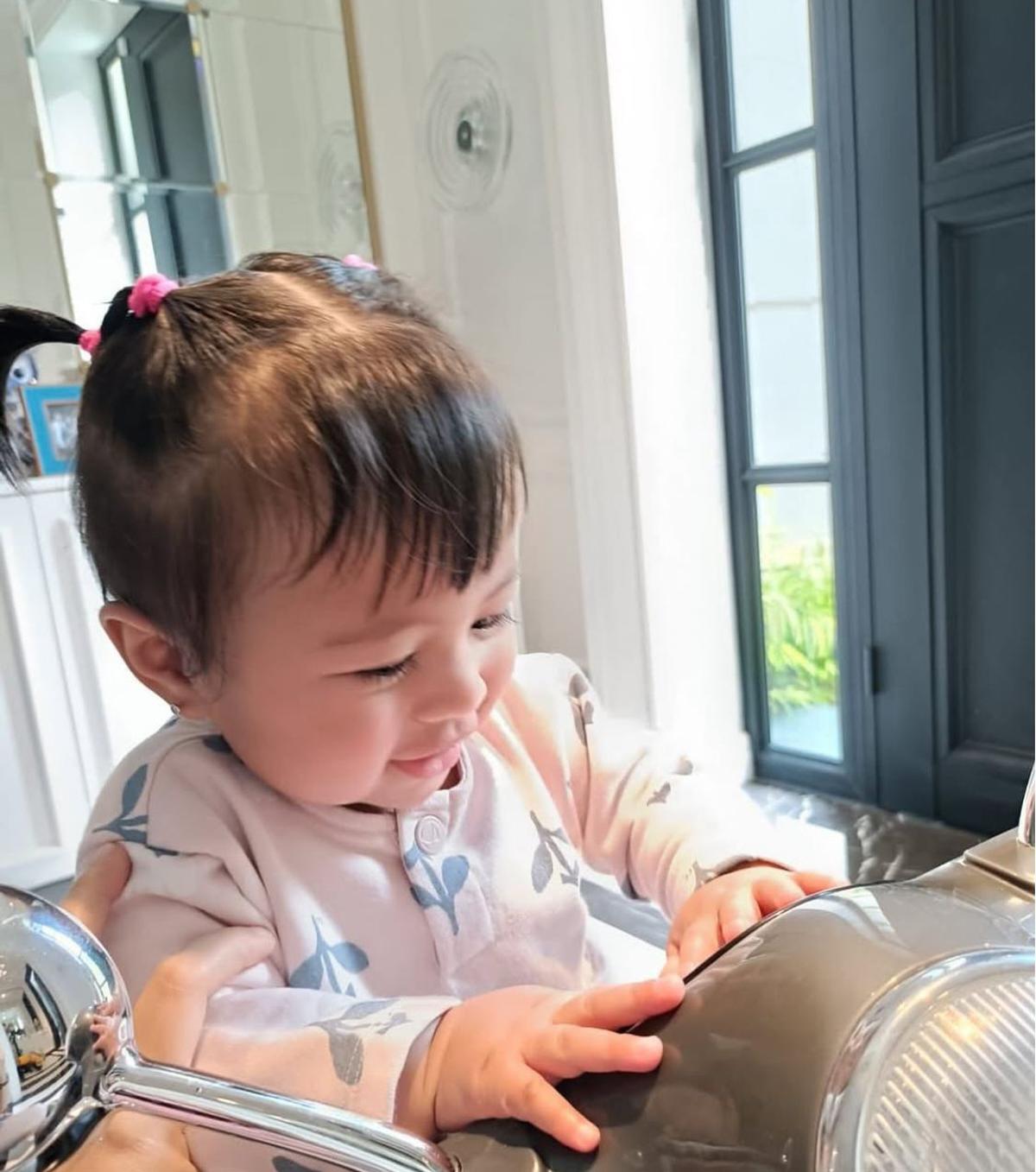 Dapat Julukan Si Pulen, Lily Pamer Pose Gemas yang Bikin Netizen Gemas!