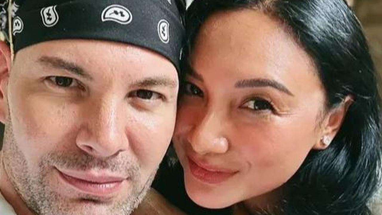 Tata Cahyani dan Bobby Tonelli kerap mengunggah momen kebersamaan mereka di media sosial.
