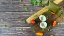 Ragam kue tradisional yang dibungkus daun pisang memang punya aroma yang lebih wangi. Aroma daun pisang pun bisa menambah kenikmatan olahan kue yang dibuat. Seperti kue-kue berikut ini. (Pawonike Gallery/Shutterstock.com)