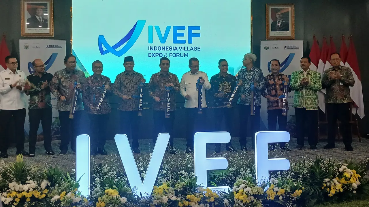 Wakil Menteri Desa dan Pembangunan Desa Tertinggal atau WamenDes PDT Ahmad Riza Patria meresmikan peluncuran kegiatan 'Indonesia Village Expo & Forum 2025 (IVEF)'.