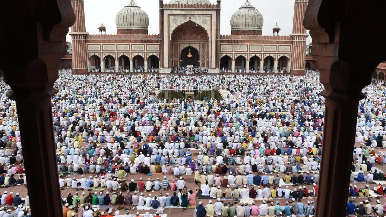 Pengertian Takbir Mursal dan Takbir Muqayyad