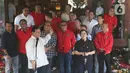 Ketum Partai Gerindra Prabowo Subianto (kiri), Ketua DPP PDI Perjuangan Puan Maharani (kanan) dan didampingi sejumlah petinggi Partai Gerindra dan PDI Perjuangan memberikan keterangan pers usai melakukan pertemuan di Padepokan Garuda Yaksa, Sentul, Bogor, Jawa Barat, minggu (4/9/2022). Pertemuan tersebut merupakan bagian safari politik dan komunikasi politik Puan Maharani ke berbagai Partai Politik menjelang Pemilu 2024. Dalam pertemuan itu Prabowo Subianto mengajak Puan Maharani berkuda. (Liputan6.com/Herman Zakharia)