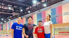 Meski paling muda, Jerome Polin menyebut Faidl Fadil Jaidi sebagai adik karena postur tubunya. "Sebagai kakak-kakak yang baik, hari ini aku, kak Vidi, dan kak Anya ngajak dek Fadil main badminton." (Foto: Instagram/ jeromepolin)