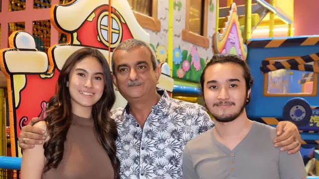 6 Potret Marcella Daryanani dan Ayahnya yang Berasal dari India