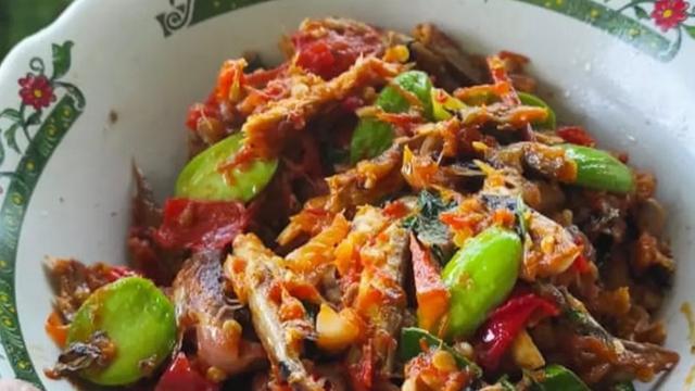 Menu Tongkol Suwir Pete