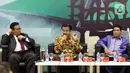 Komisioner Bawaslu RI Rahmat Bagja, Anggota MPR dari Kelompok DPD Teras Narang, Anggota Fraksi Demokrat MPR RI Achmad Msi dalam Diskusi Empat Pilar MPR di Kompleks Parlemen Senayan, Jakarta, Rabu (4/12/2019). Diskusi mengangkat tema Menuju Pilkada Serentak 2020. (Liputan6.com/Johan Tallo)