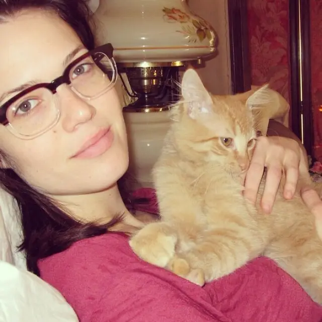 Gemas Banget, 8 Potret Selebritas Terkenal Bersama Kucing Kesayangan