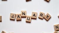 Ilustrasi bulan Januari. (Foto oleh Jess Bailey Designs: https://www.pexels.com/id-id/foto/scrabble-januari-1764429/)