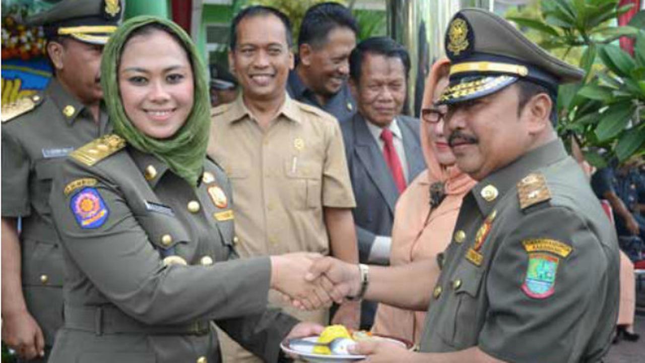 Bupati Karawang Jawa Barat Cellica Nurrachadiana