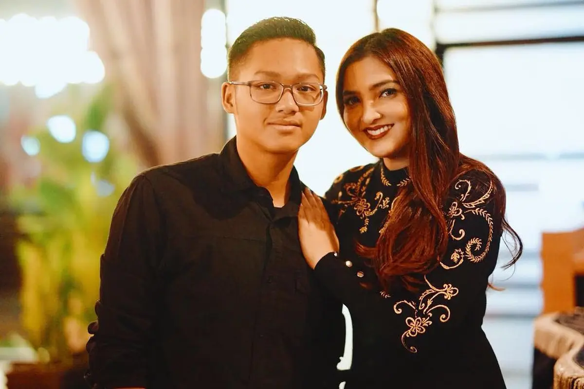 [Bintang] Ashanty dan Azriel