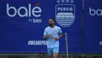 Layvin Kurzawa saat berlatih bareng Persib Bandung. (Erwin Snaz/Bola.com)