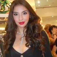 Manohara Odelia Pinot punya aktifitas baru di luar dunia entertainmen. Ia terlibat dalam bisnis penerbitan yang dikelolah keluarganya.