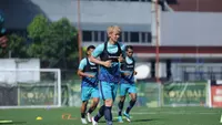 Pemain asal Jepang di Persib Bandung, Ryohei Miyazaki. (Bola.com/Erwin Snaz)