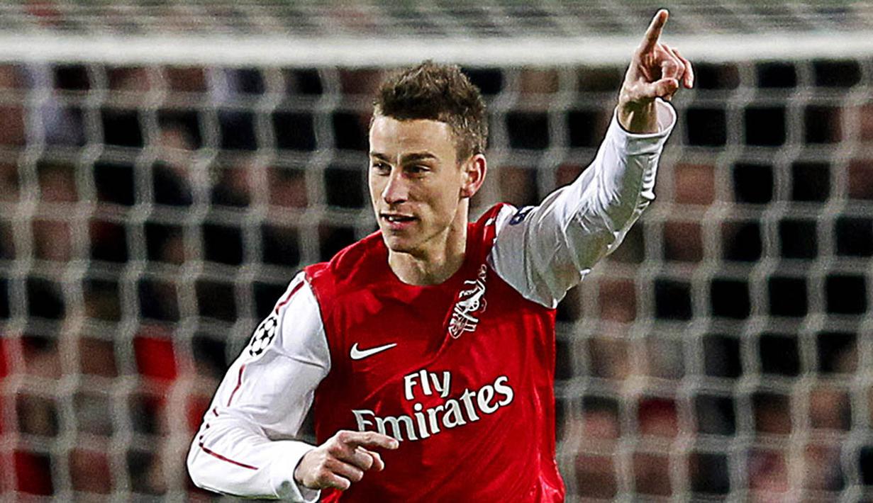Bek Tengah - Laurent Koscielny (Arsenal), pelatih Arsenal, Arsene Wenger, kerap menyamakan bek Prancis ini dengan legenda Italia, Fabio Cannavaro, karena memiliki gaya bermain yang lugas dan cepat. (EPA/Kerim Okten) 