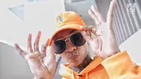 Rapper Young Lex saat mengunjungi kantor Liputan6.com di Jakarta, Rabu (6/6). (Liputan6.com/Faizal Fanani)