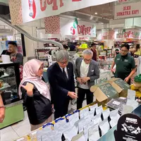 Hal ini berdasarkan hasil nyata dari diplomasi ekonomi oleh KBRI Kuala Lumpur dengan  Lewisgene Roasters Sdn Bhd, Isetan Kuala Lumpur (Isetan of Japan Sdn Bhd), dan Koperasi Eksportir Kopi Alko Kerinci, Jambi, pada 30 Maret 2026 secara resmi telah hadir Kopi Alko Kerinci asal Jambi ke pasar Malaysia.
