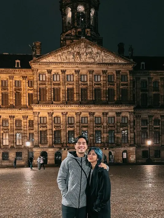 Vidi Aldiano mengatakan akan liburan di Eropa dengan sang istri selama 17 hari ke depan. Puasa kali ini pun menjadi puasa pertama mereka merayakan di luar negeri [instagram/vidialdiano]