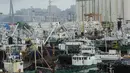Hujan dan angin kencang terjadi di bagian selatan Korea Selatan pada hari Rabu saat badai tropis mendekati Semenanjung Korea, di mana badai tersebut diperkirakan akan menghantam daerah-daerah perkotaan. (AP Photo/Ahn Young-joon)