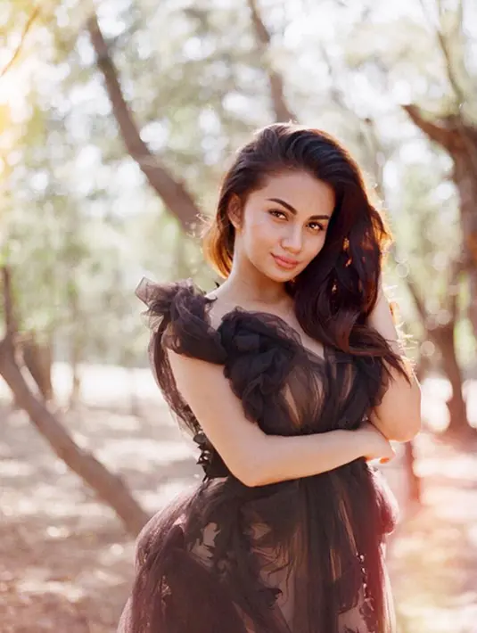 Sedangkan dalam layar lebar, Ariel Tatum terlibat dibeberapa film. Diantaranya berperan sebagai Ariel dalam film Ariel & Raja langit, Ob Baby dan Kawin Laris. Selain itu, iajuga terlibat dalam Sitkom Pendok Pak Cus.(Instagram/arieltatum)