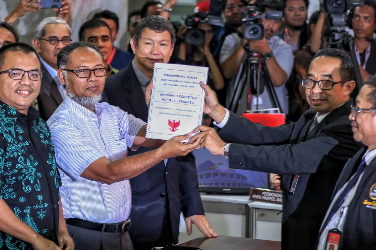 Tim Hukum Prabowo-Sandi Resmi Ajukan Gugatan Pilpres 2019