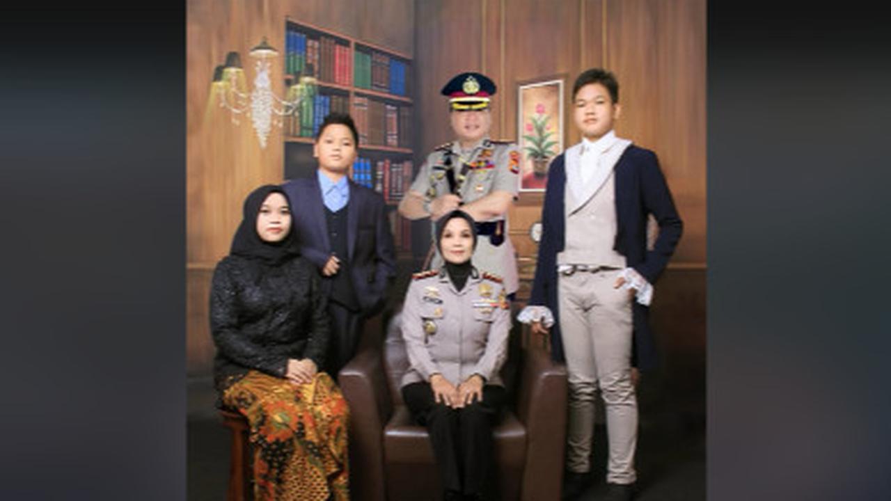 Prestasi yang diraihnya ini pun mampu menjadi contoh bagi anak-anak keduanya. Agung Budi dan Dilia Tri sendiri diketahui memiliki dua orang putra serta 1 orang putri. <br>