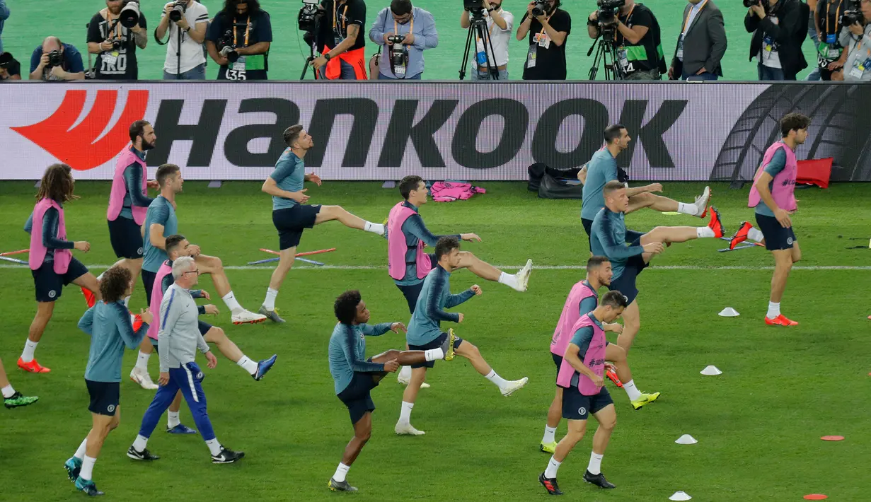 Para pemain Chelsea berlatih bersama jelang menghadapi Arsenal dalam final Liga Europa 2018/2019 di Olympic Stadium, Baku, Azerbaijan, Sealasa (28/5/2019). (AP Photo/Dmitri Lovetsky)