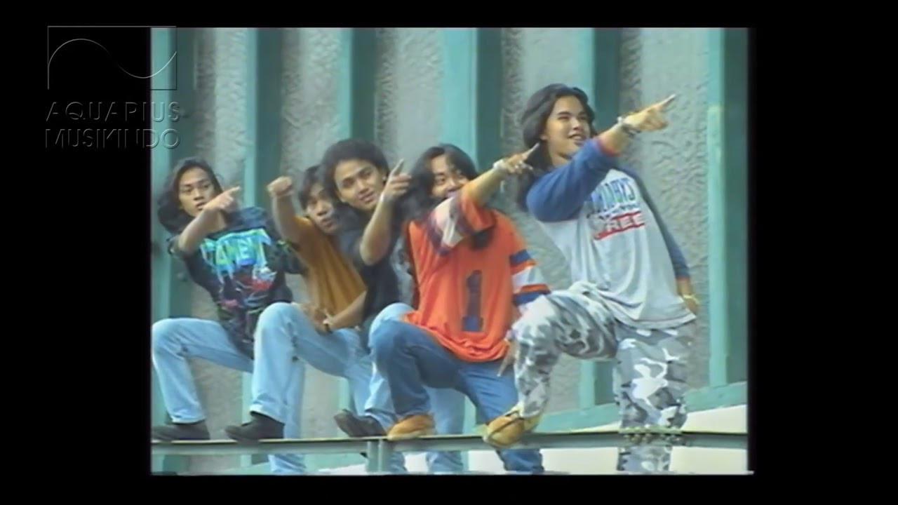 10 Lagu Paling Romantis Ciptaan Ahmad Dhani, Mana yang Jadi Favorit Kalian?