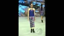 Model memperagakan koleksi terbaru dari desainer Priscilla Saputro yang bertema 'Novum Etno: Colorful Banyuwangi' pada ajang Indonesia Fashion Week 2015 di JCC Senayan, Jakarta, Sabtu (28/2). (Liputan6.com/Panji Diksana)