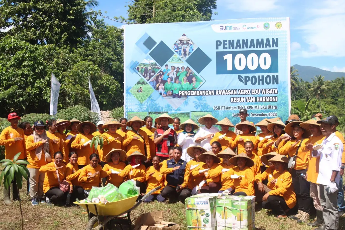 Dukung Pengembangan Agro Edu Wisata di Halmahera Timur, ANTAM Bersama Kelompok Tani Menanam 1000 Pohon Buah 