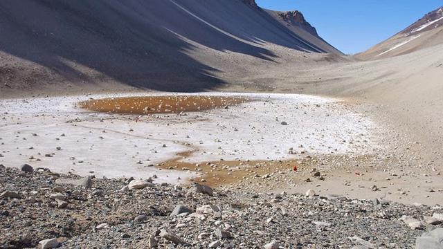 Kolam Don Juan di Antartika