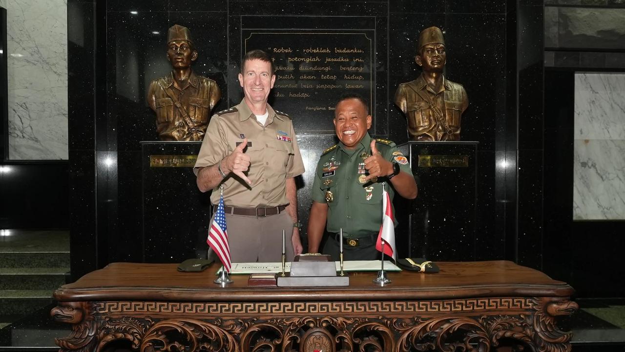 Wakasad Letjen TNI Muhammad Saleh Mustafa menerima kunjungan Deputy Commanding General United States Army Pacific (USARPAC), Lieutenant General Joel B Vowell, di Markas Besar Angkatan Darat (Mabesad), Jakarta, Selasa (18/11/2025).