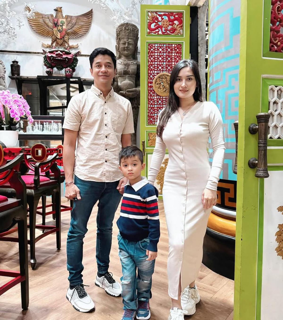 Langgeng dan Jauh dari Gosip, Begini Kehidupan Rumah Tangga Adly Fairuz dan Angbeen
