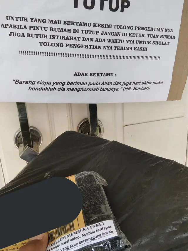Rumah Sedang Kosong, Ini 7 Potret Catatan Untuk Kurir saat Antar Paket