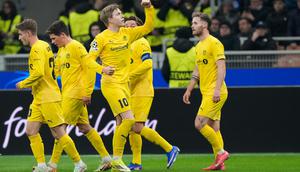 Pemain Bodo/Glimt Jens Petter Hauge (tengah) merayakan gol bersama rekan-rekannya pada laga play-off Liga Champions antara Inter vs Bodo/Glimt di San Siro, Milan, Italia, Selasa, 24 Februari 2026. (AP Photo/Luca Bruno)