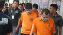 Para tersangka dihadirkan dalam rilis kasus tindak pidana narkotika jenis sabu di Polda Metro Jaya, Kamis (13/6/2019). Ditnarkoba bekerja sama dengan Ditjen Bea Cukai menangkap empat orang tersangka dari tiga kasus penyelundupan narkotika jaringan internasional. (Liputan6.com/Immanuel Antonius)