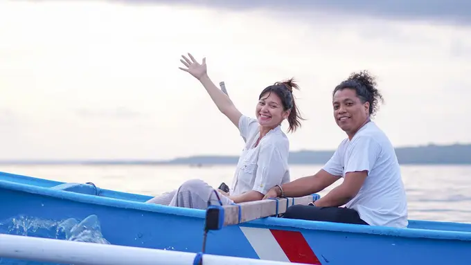 7 Potret Indah Permatasari dan Arie Kriting Nikmati Baby Moon di Pulau Buton