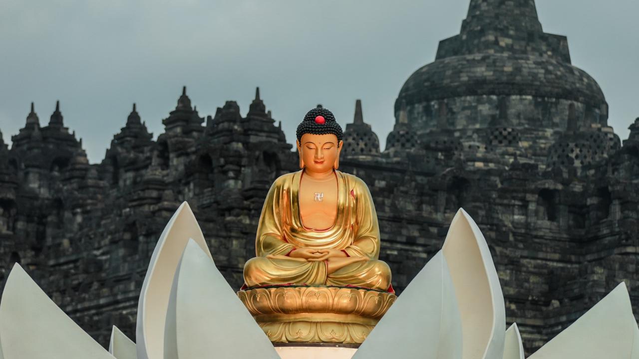 Pengunjung Candi Borobudur Tembus 100.000 Orang Selama Perayaan Waisak 2025