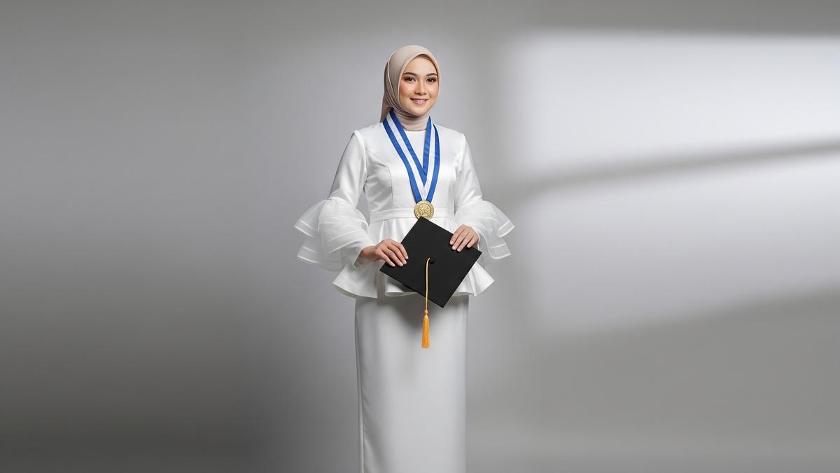 8 Model Gamis Formal untuk Wisuda untuk Tampilan Anggun dan Syar’i di Hari Kelulusan